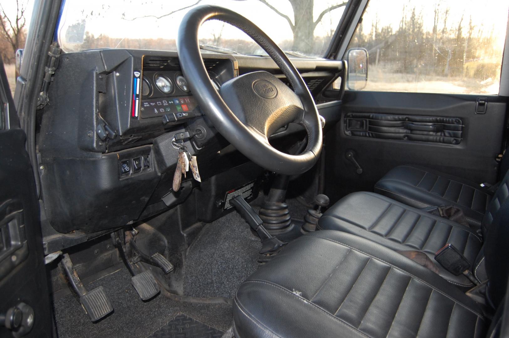1990 Gray /Black Land Rover Defender (SALLDVAB8FA) with an Diesel engine, 5 speed manual transmission, located at 6528 Lower York Road, New Hope, PA, 18938, (215) 862-9555, 40.358707, -74.977882 - Here is a great running, great looking turn key 1990 Land Rover Defender.....Diesel engine, 5 speed manual transmission, roll up windows, black leather seats, steel wheels, 7.50R60 Silca Come 4x4 tires, fog lights, trailer hitch, Warn Zion 10-S power wynch. The engine has been rebuilt, body and i - Photo#9